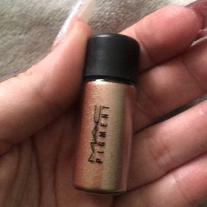 Mac pigment